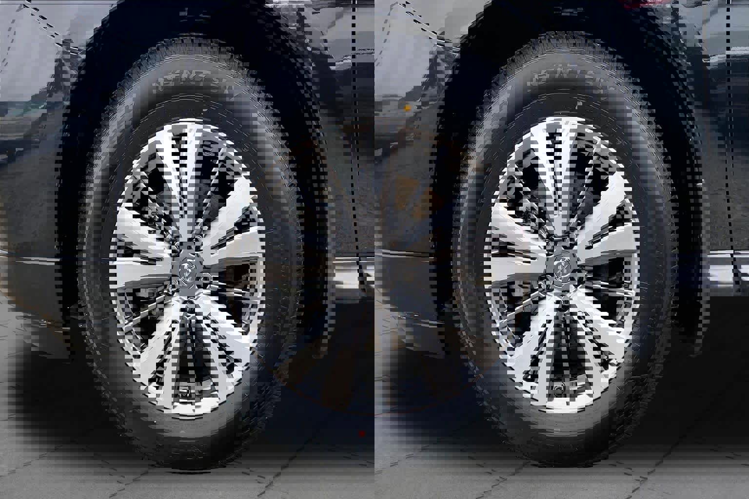 Used 2019 Nissan Pathfinder SL image 11