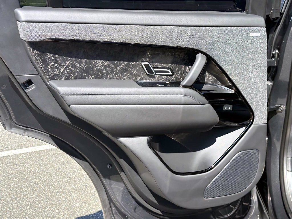 Used 2024 Land Rover Range Rover Sport Dynamic SE AWD/4WD image 11