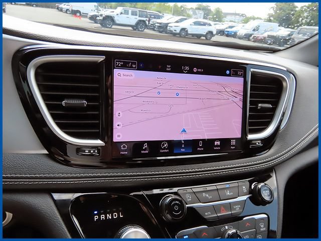 Used 2025 Chrysler Pacifica Limited FWD image 21