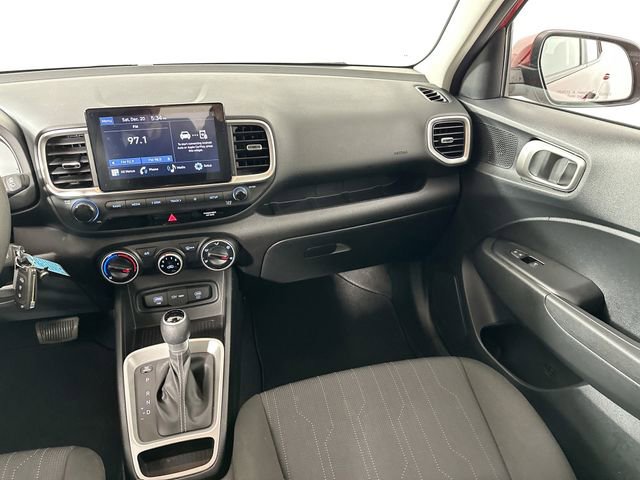 Used 2024 Hyundai Venue SE image 24