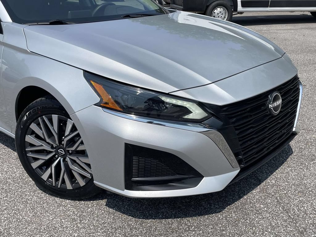 Used 2024 Nissan Altima 2.5 SV AWD/4WD image 9