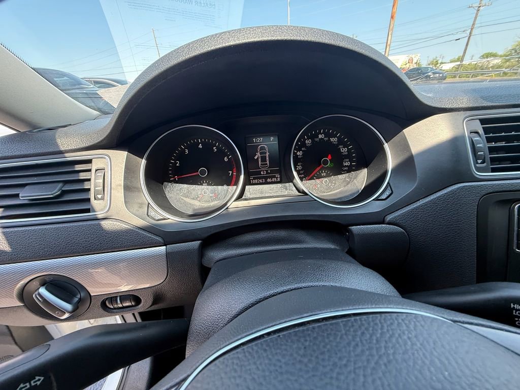 Used 2017 Volkswagen Jetta SE image 17