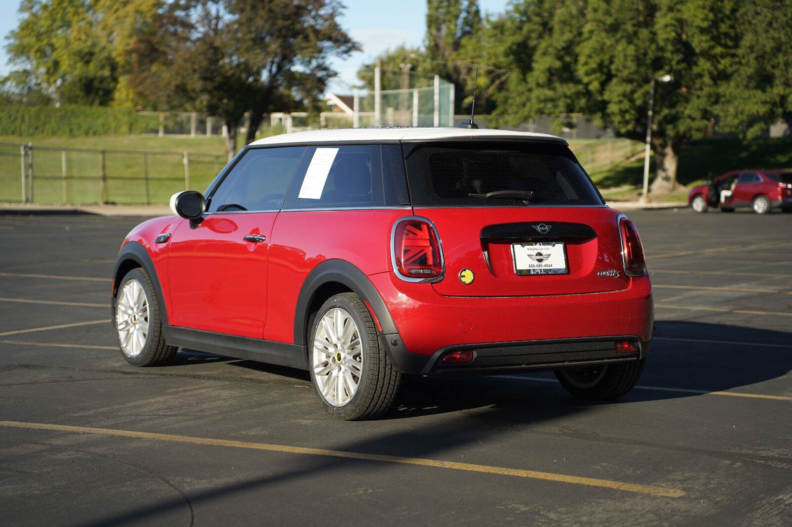Used 2024 MINI Cooper SE FWD image 3