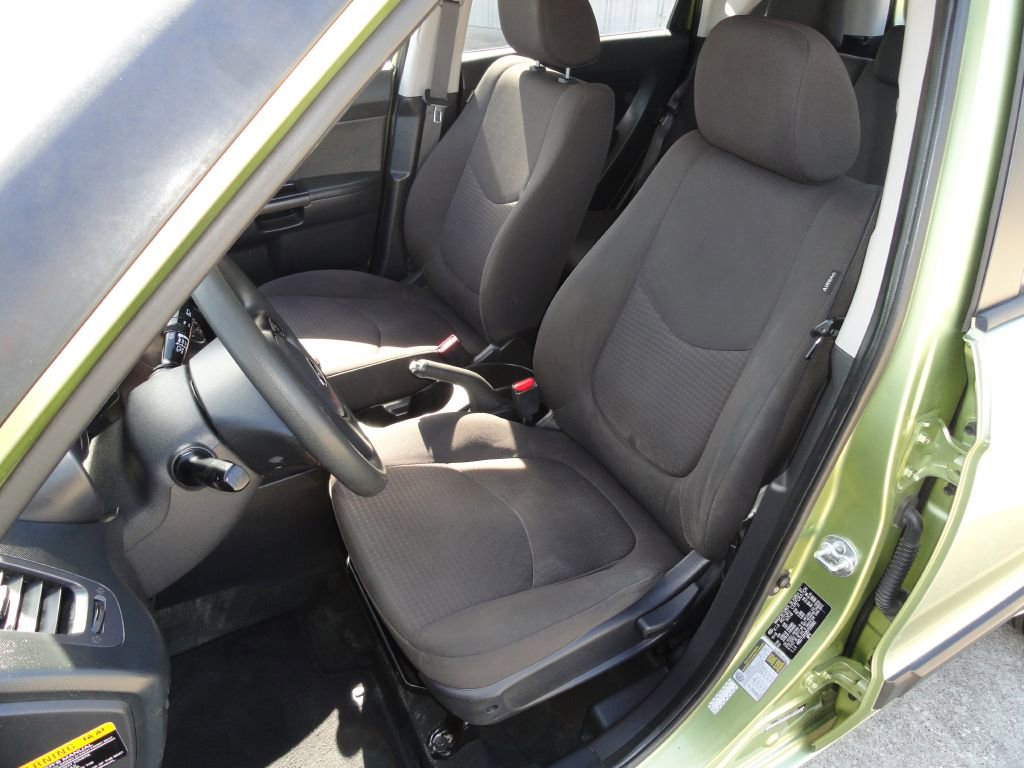 Used 2013 Kia Soul STICK SHIFT! image 9