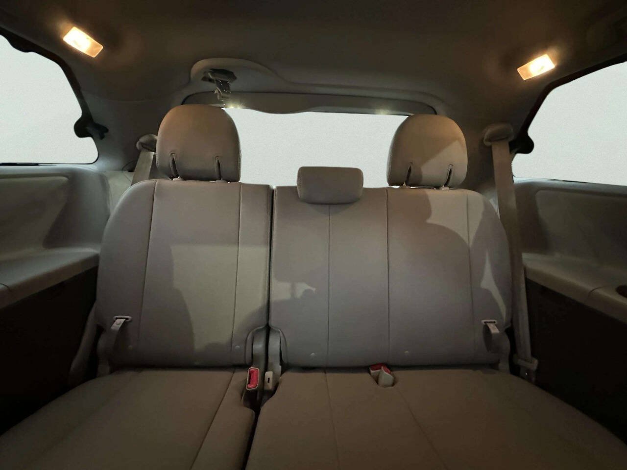 Used 2018 Toyota Sienna XLE FWD image 12