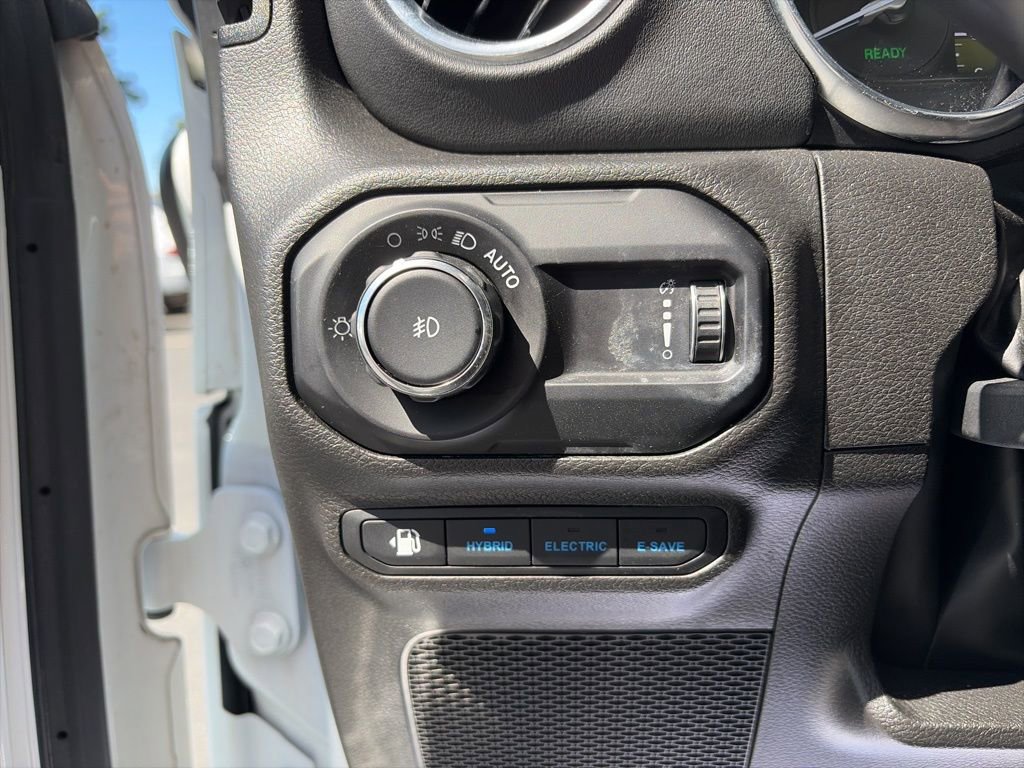 Used 2023 Jeep Wrangler Unlimited Sahara w/ Cold Weather Group image 15