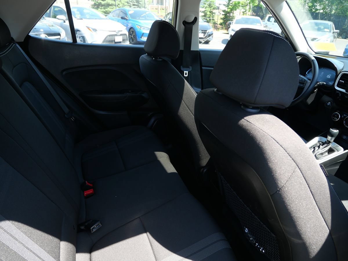 Used 2024 Hyundai Venue SEL FWD image 23
