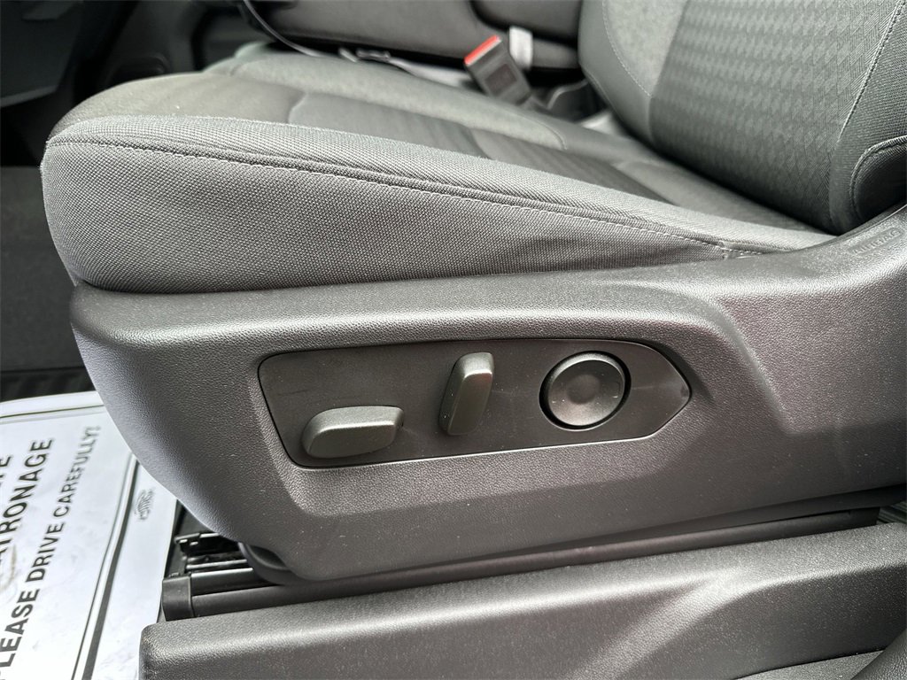 Used 2025 Chevrolet Silverado 1500 Custom image 12