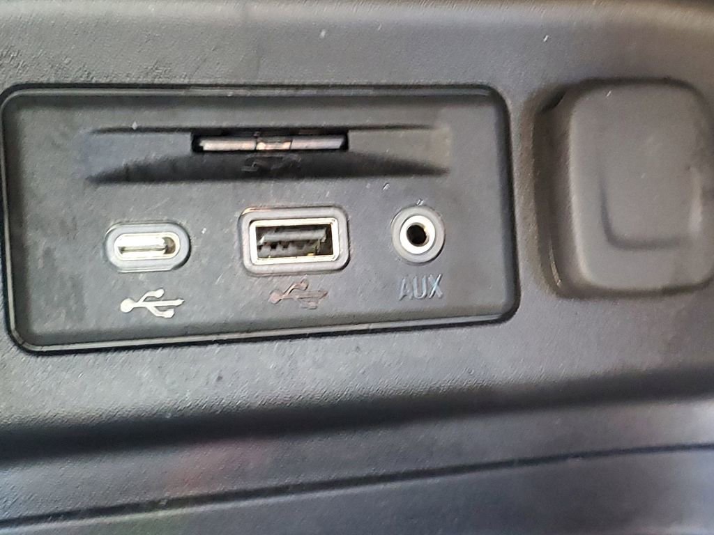 Used 2023 Chevrolet Equinox RS image 32