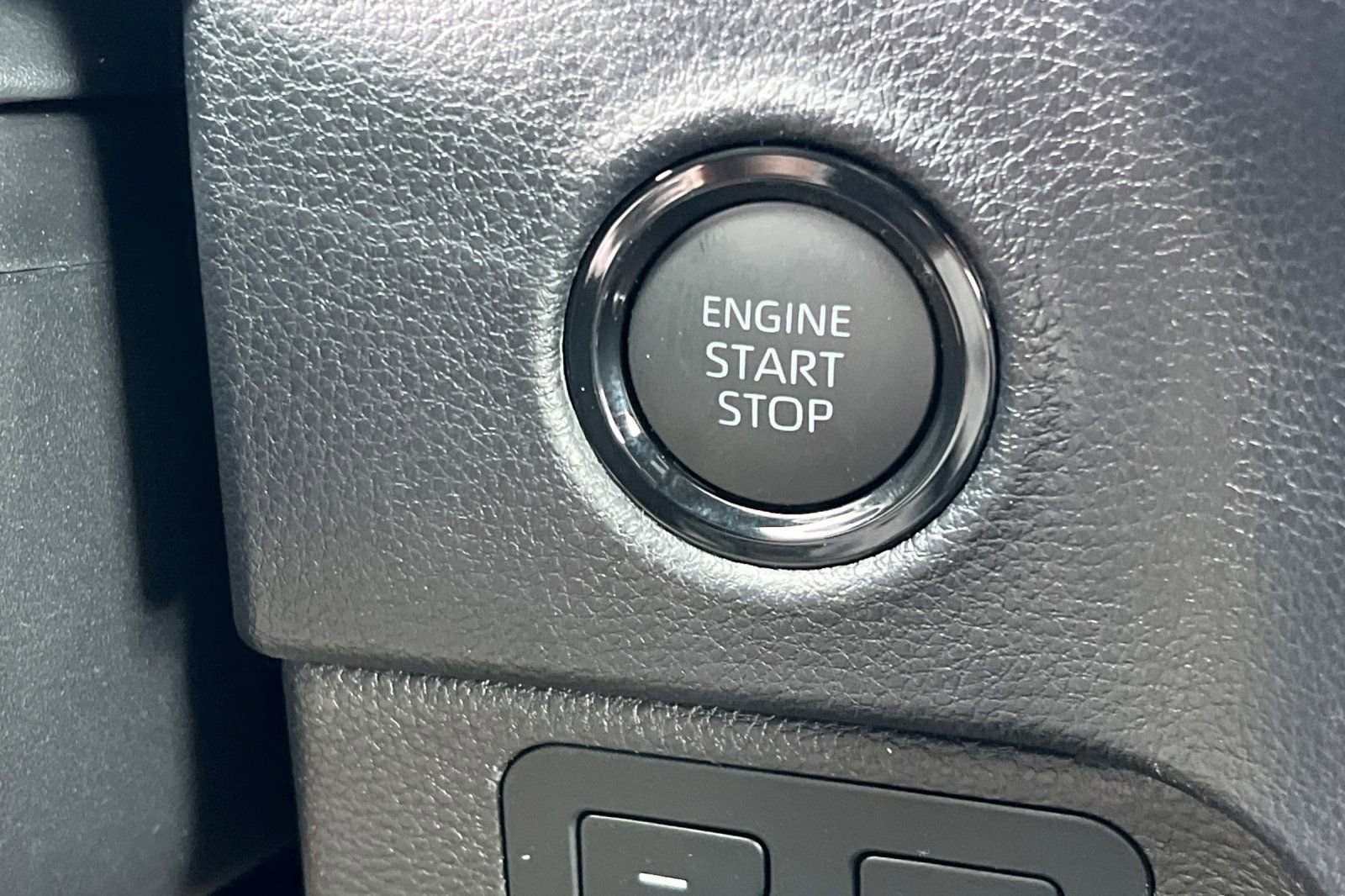 Used 2025 Toyota Tundra SR5 w/ SR5 Premium Package AWD/4WD image 18