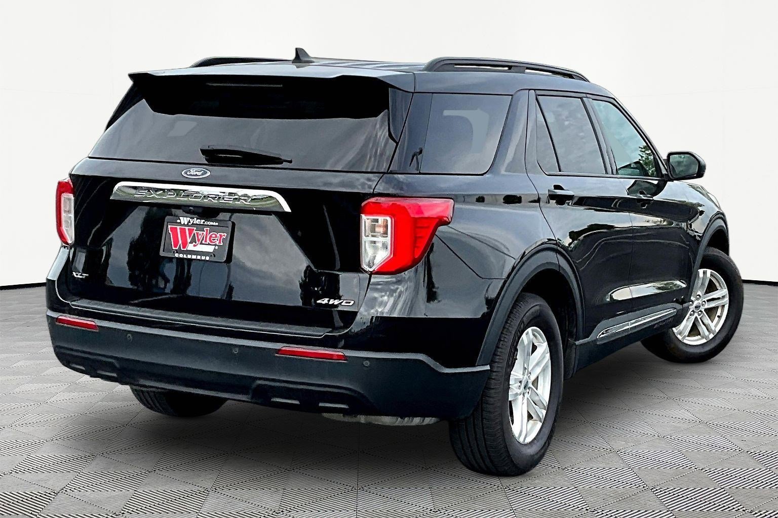 Used 2022 Ford Explorer XLT AWD/4WD image 6