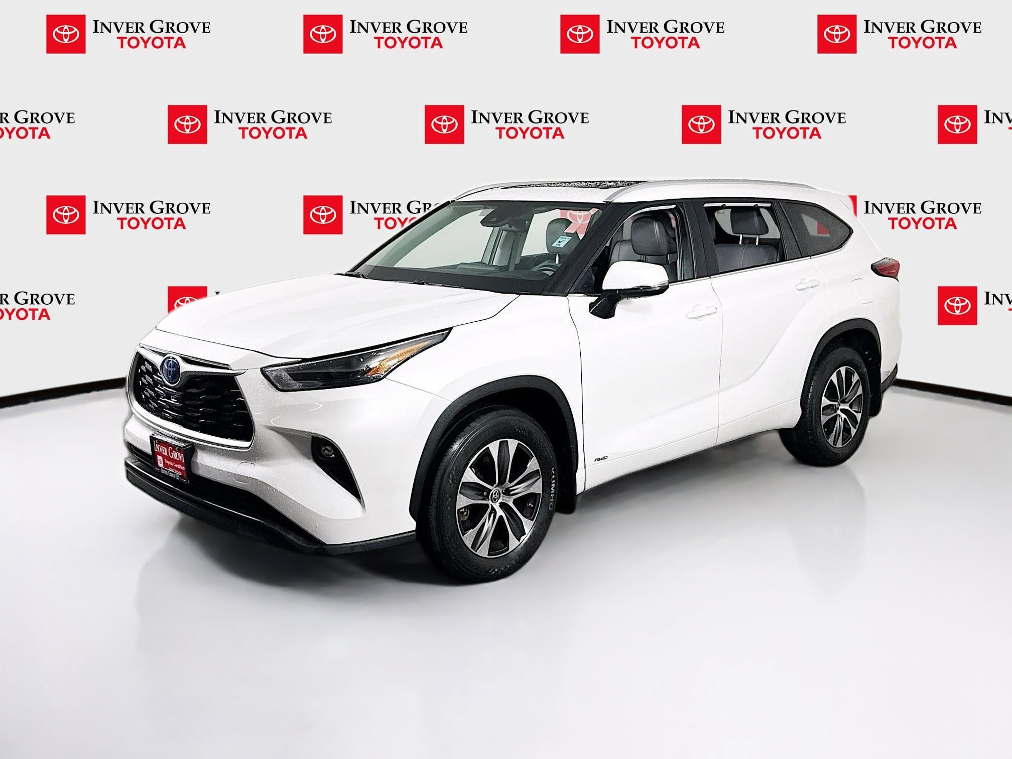 Used 2023 Toyota Highlander XLE AWD/4WD image 1