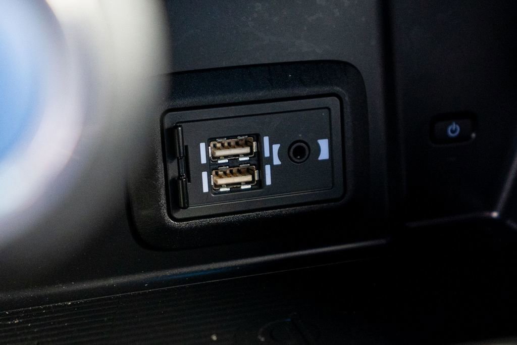 Used 2022 Toyota Venza LE image 24