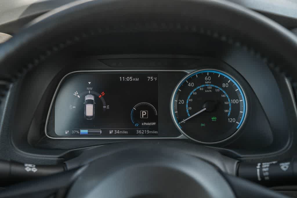 Used 2020 Nissan Leaf SV w/ SV Technology Package FWD image 24