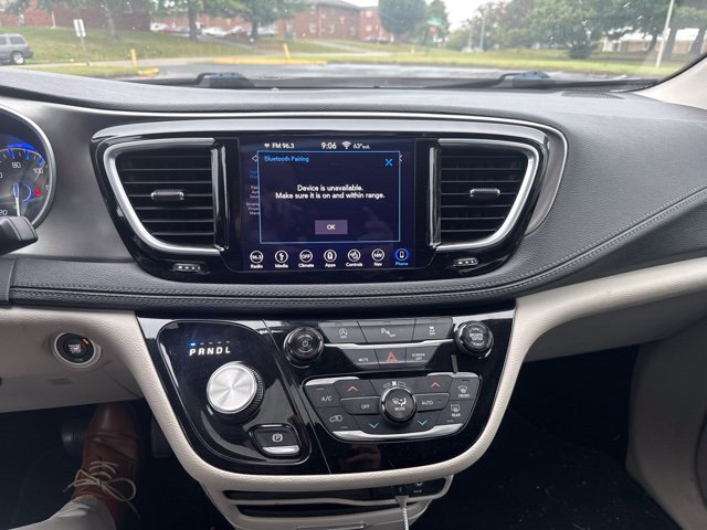 Used 2018 Chrysler Pacifica Limited FWD image 15