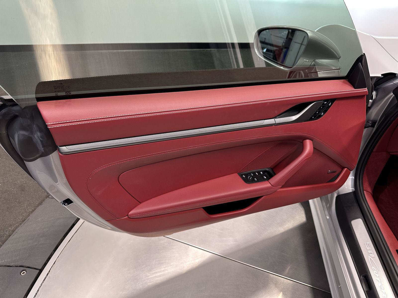 Used 2025 Porsche 911 Carrera RWD image 19