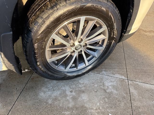 Used 2018 Toyota Highlander XLE image 10