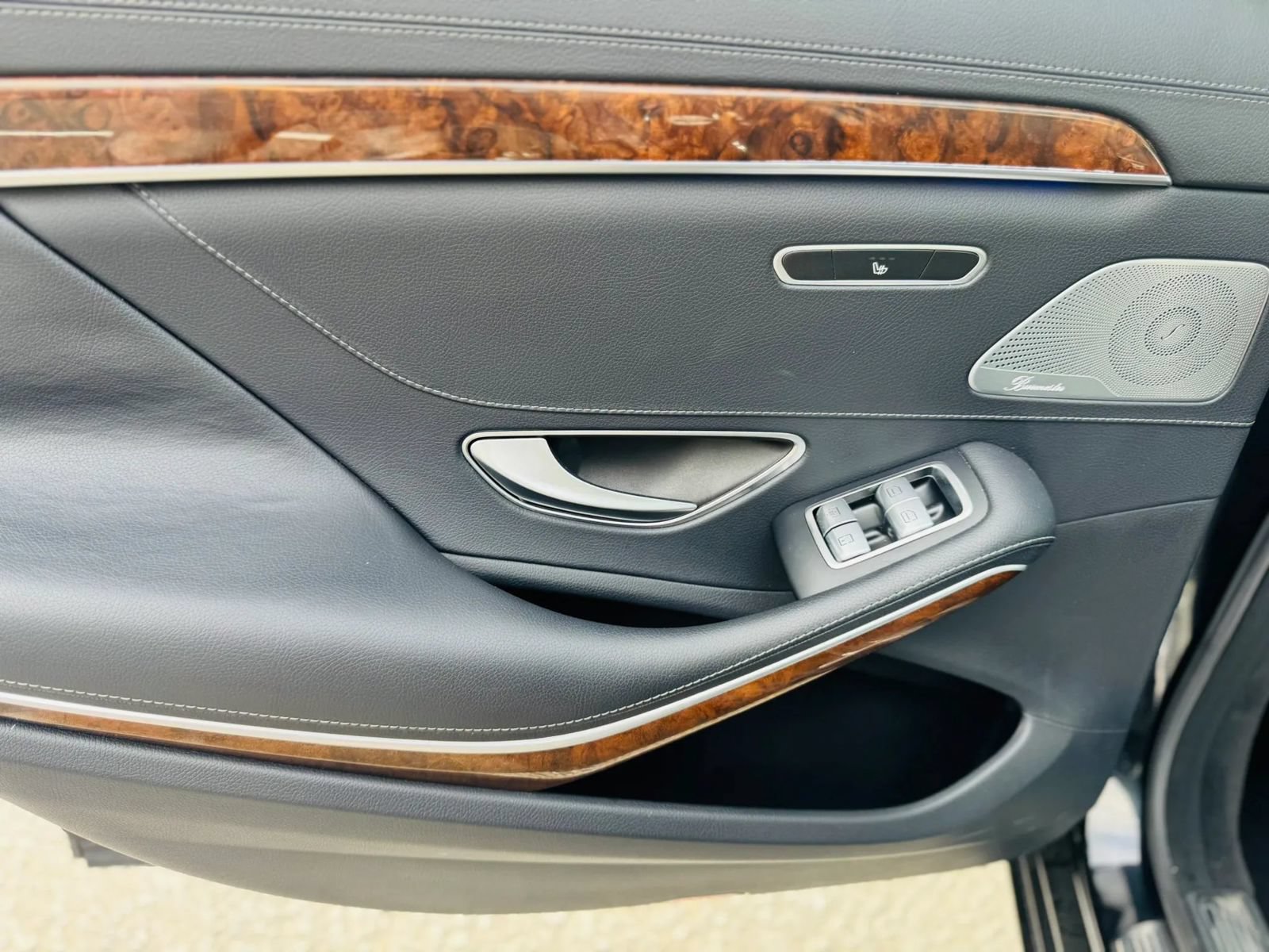 Used 2015 Mercedes-Benz S 550 4MATIC Sedan w/ Premium 1 Package image 20