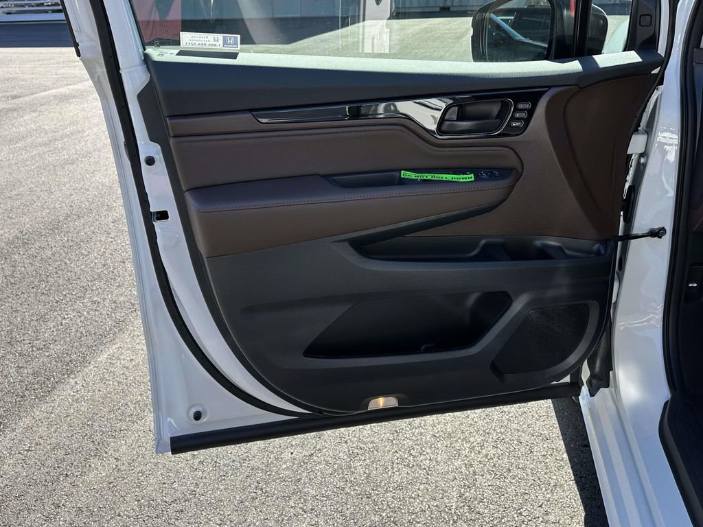 New 2026 Honda Odyssey Touring image 5