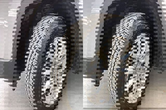 Used 2017 Jeep Cherokee Limited w/ Luxury Group image 34