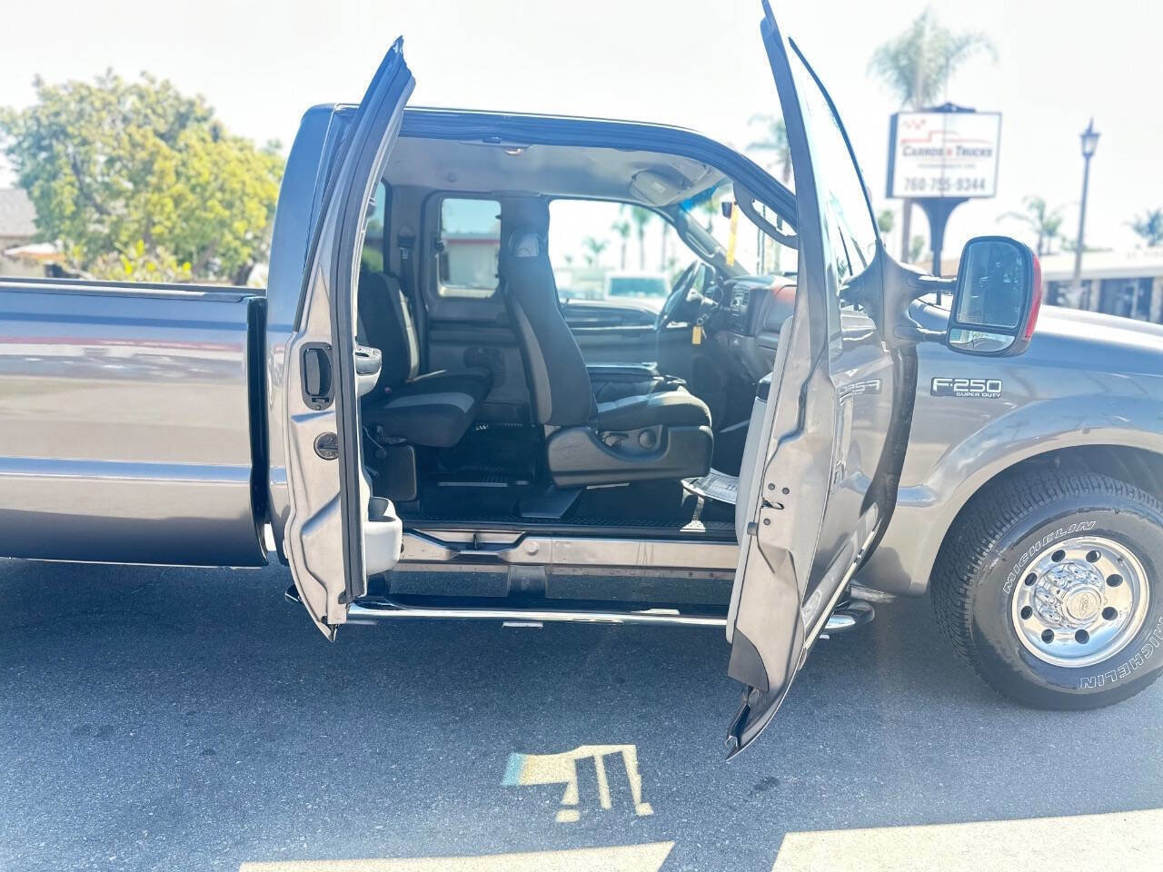 Used 2003 Ford F250 XLT image 8