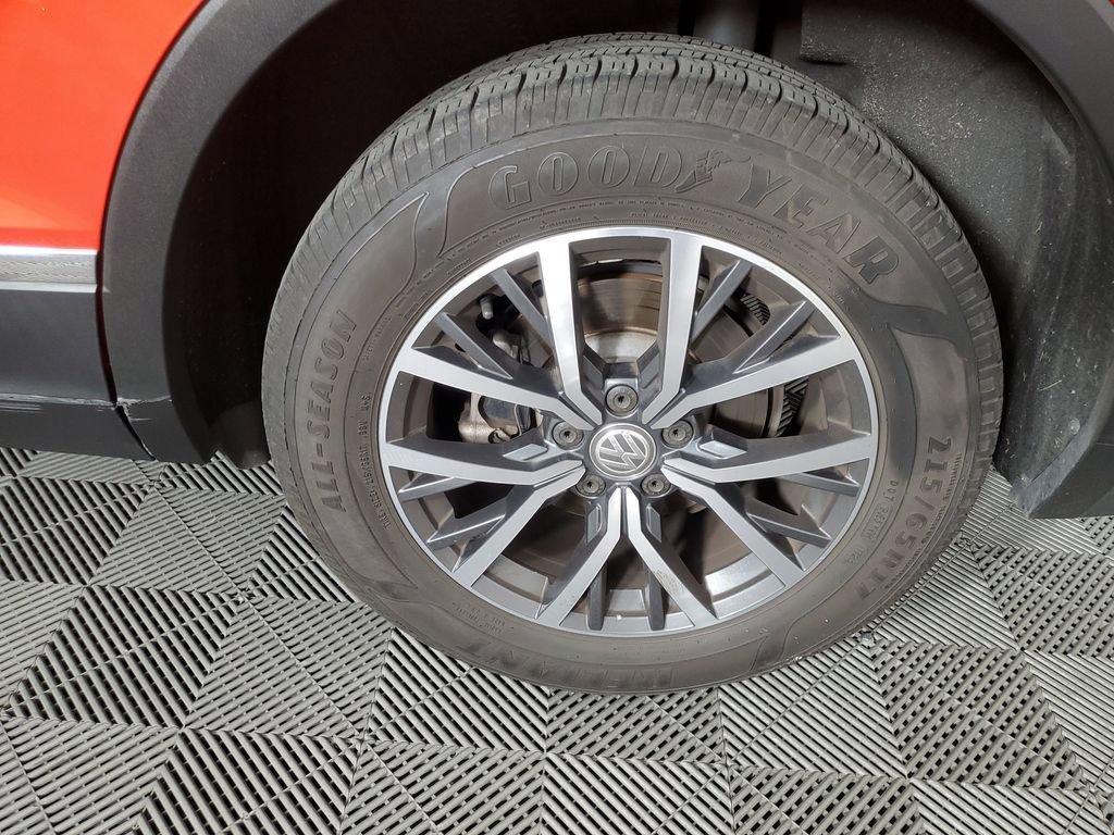 Used 2018 Volkswagen Tiguan SE FWD image 12