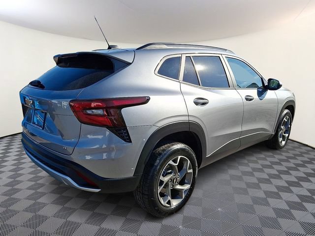 Used 2025 Chevrolet Trax LT FWD image 6