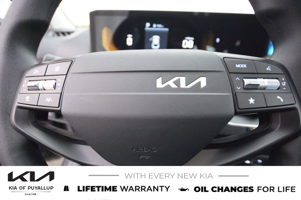 New 2025 Kia K4 LX image 26