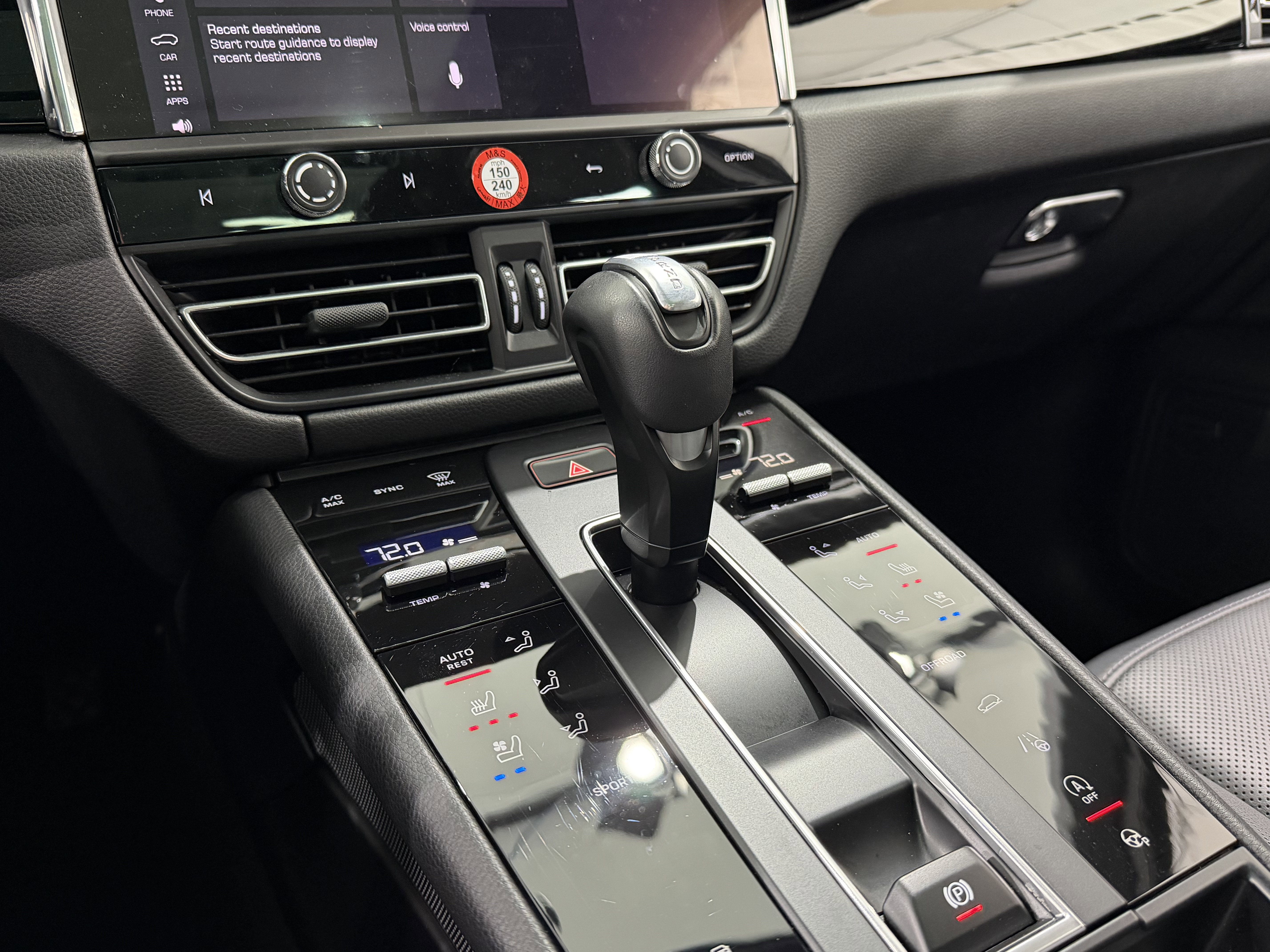 Certified 2025 Porsche Macan image 37