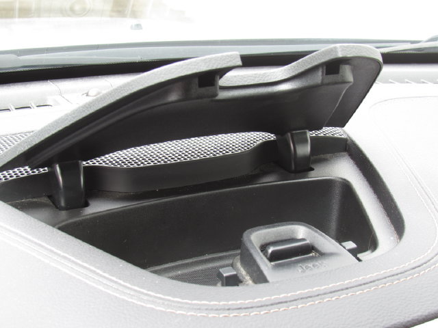Used 2018 Jeep Cherokee Limited FWD image 32