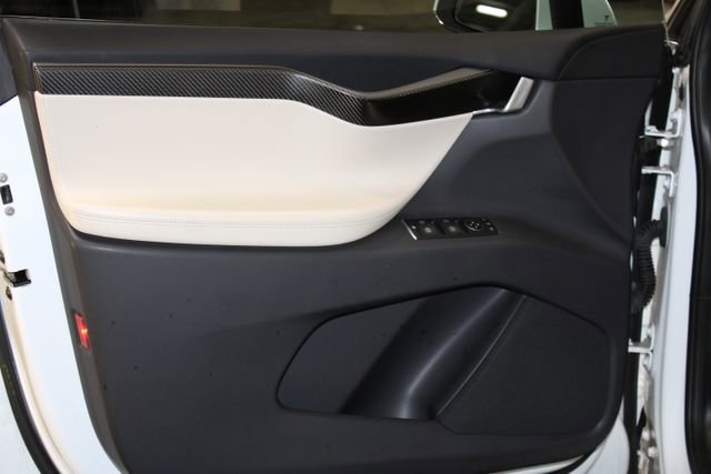 Used 2018 Tesla Model X 75D image 19