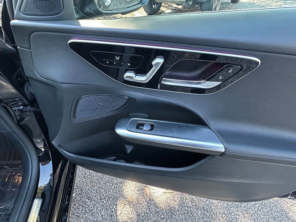 Used 2025 Mercedes-Benz C 300 4MATIC Sedan image 31