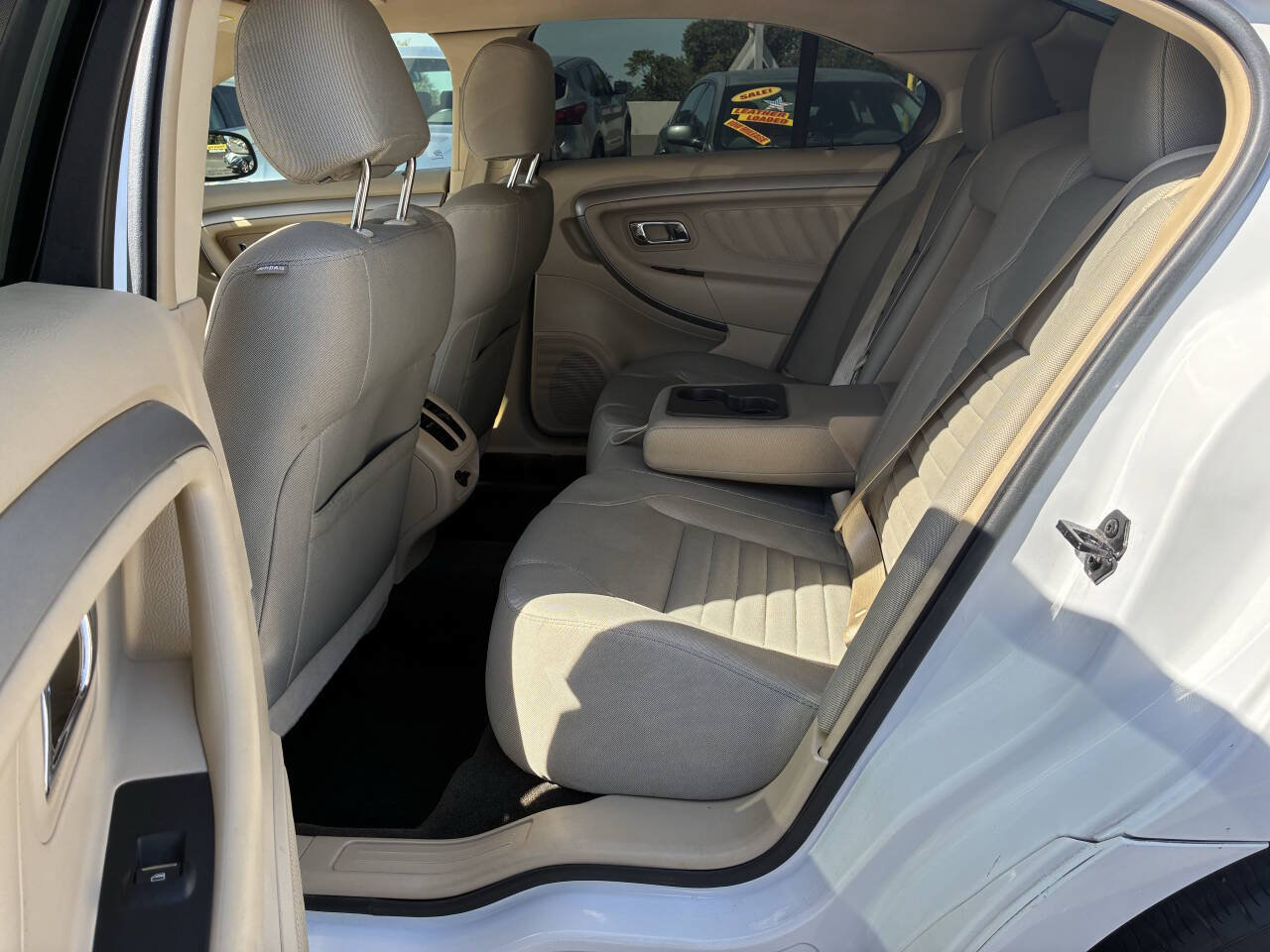 Used 2014 Ford Taurus SE FWD image 4