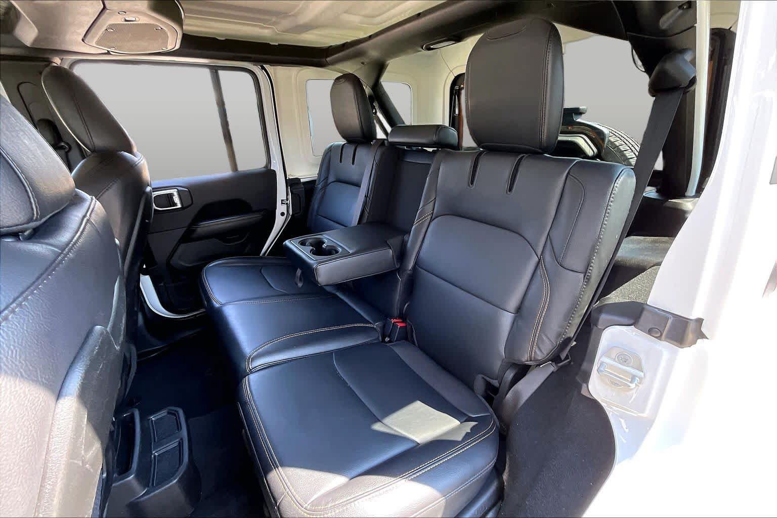 Used 2024 Jeep Wrangler Unlimited Sahara w/ Safety Group AWD/4WD image 19