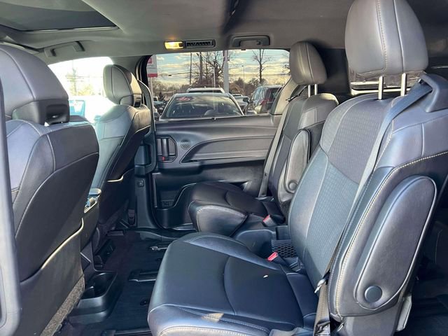 Certified 2024 Toyota Sienna XLE Woodland Edition image 17