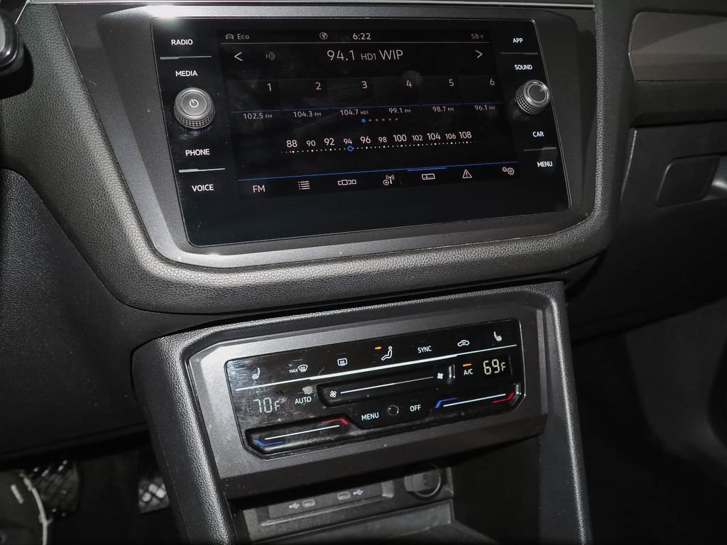 Used 2022 Volkswagen Tiguan SE w/ Panoramic Sunroof Package image 12