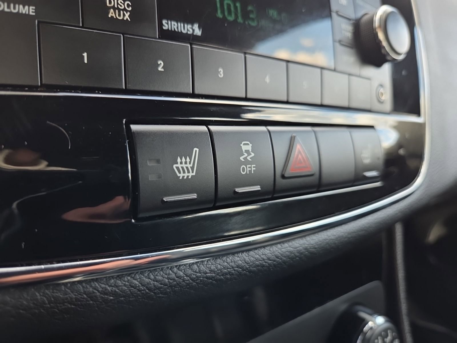 Used 2013 Chrysler 200 Limited image 29