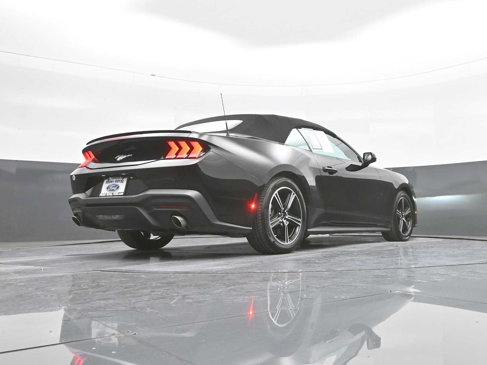 Used 2025 Ford Mustang Premium RWD image 39