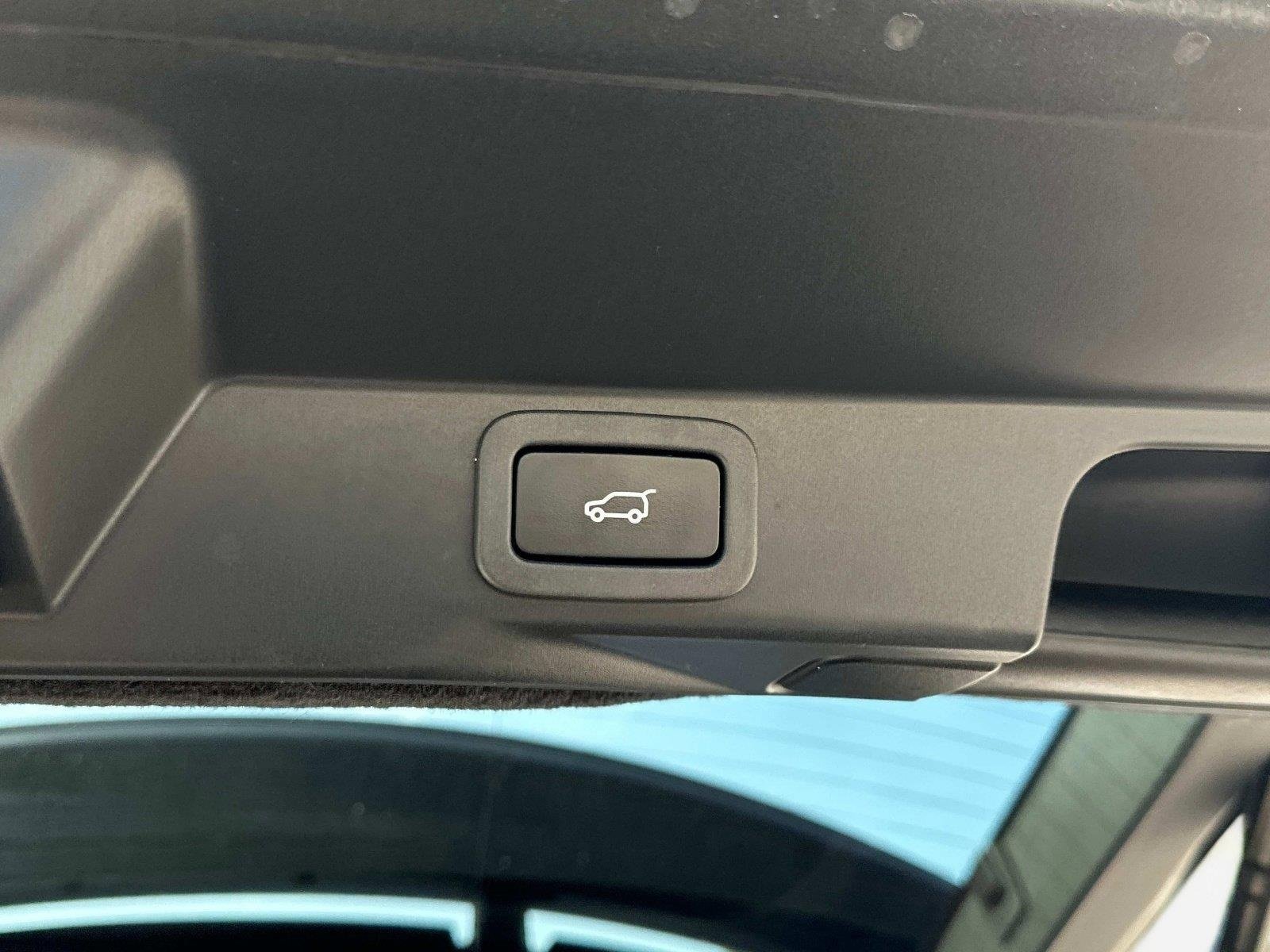 Used 2021 Land Rover Range Rover Sport HST image 13