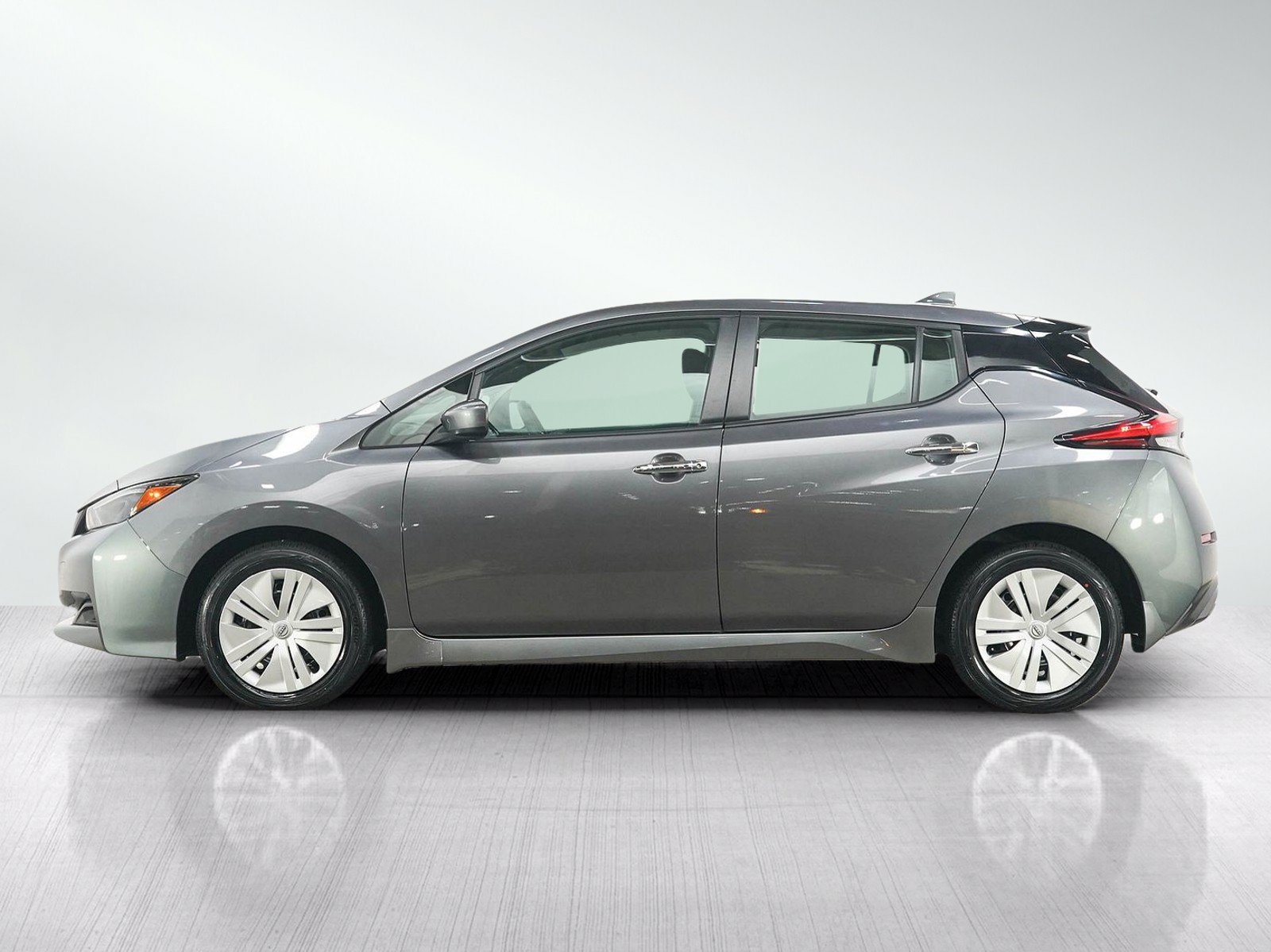 Used 2025 Nissan Leaf S FWD image 2