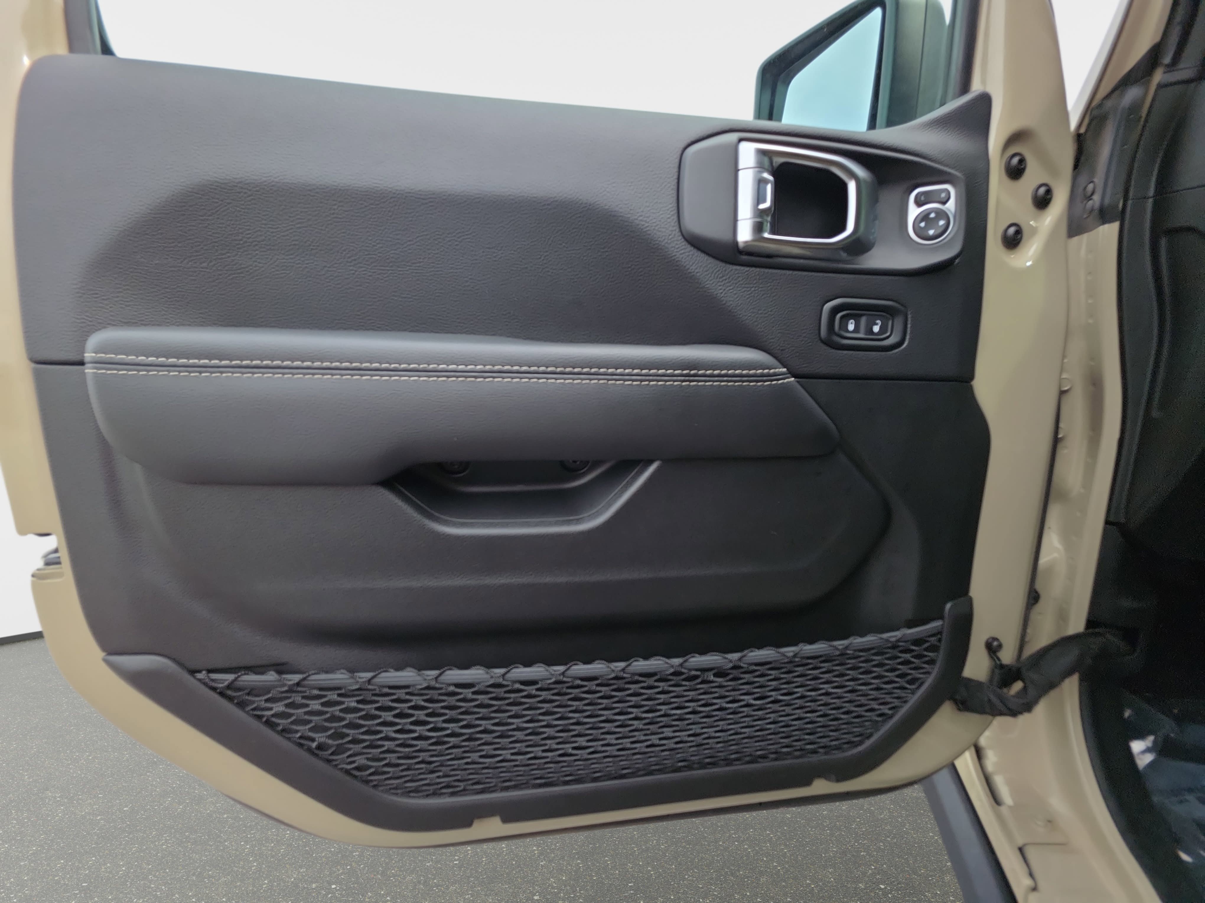 Used 2022 Jeep Gladiator Rubicon w/ Trailer Tow Package AWD/4WD image 26