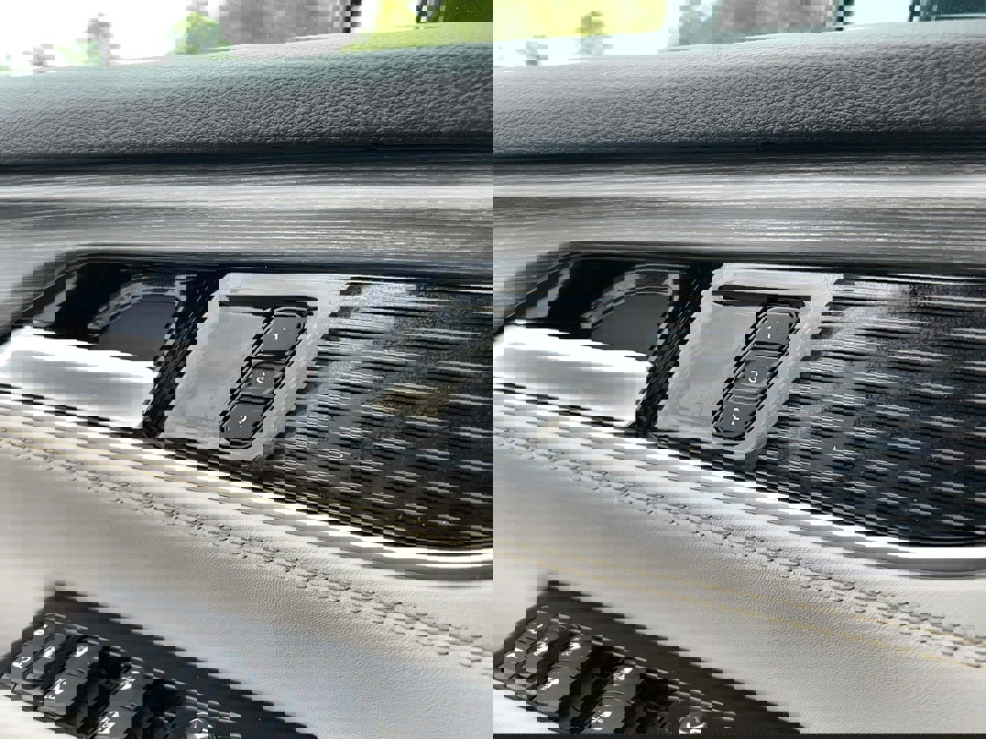 Used 2023 Jeep Wagoneer Series III w/ Preferred Equipment Group image 12