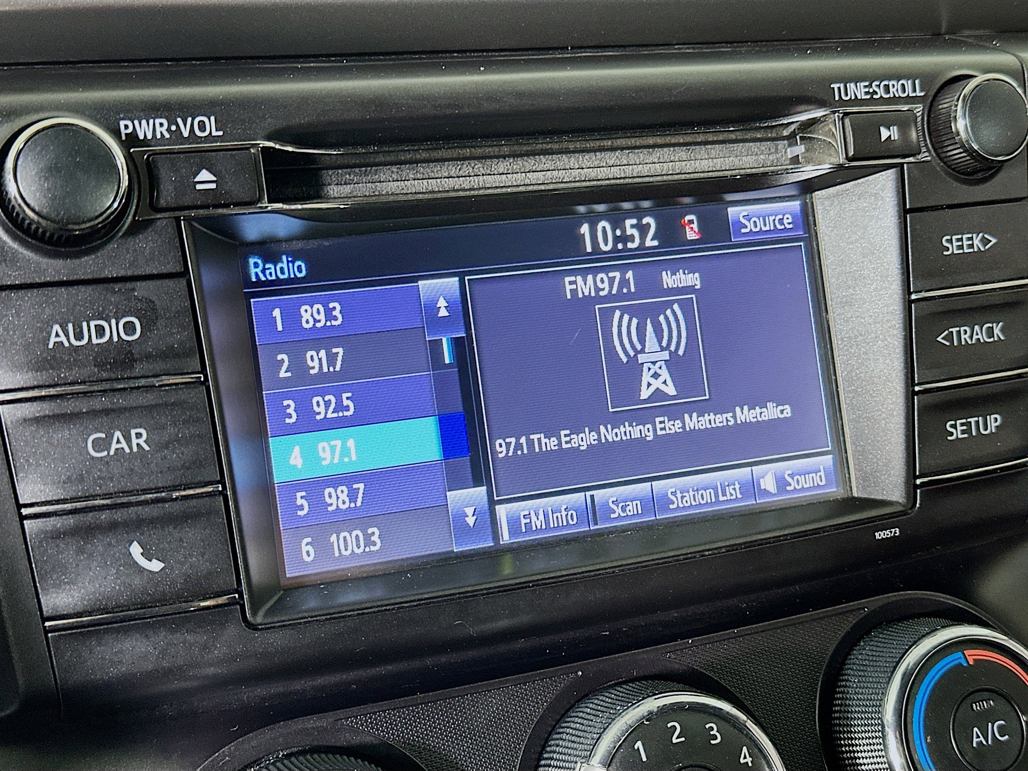 Used 2018 Toyota RAV4 LE image 21