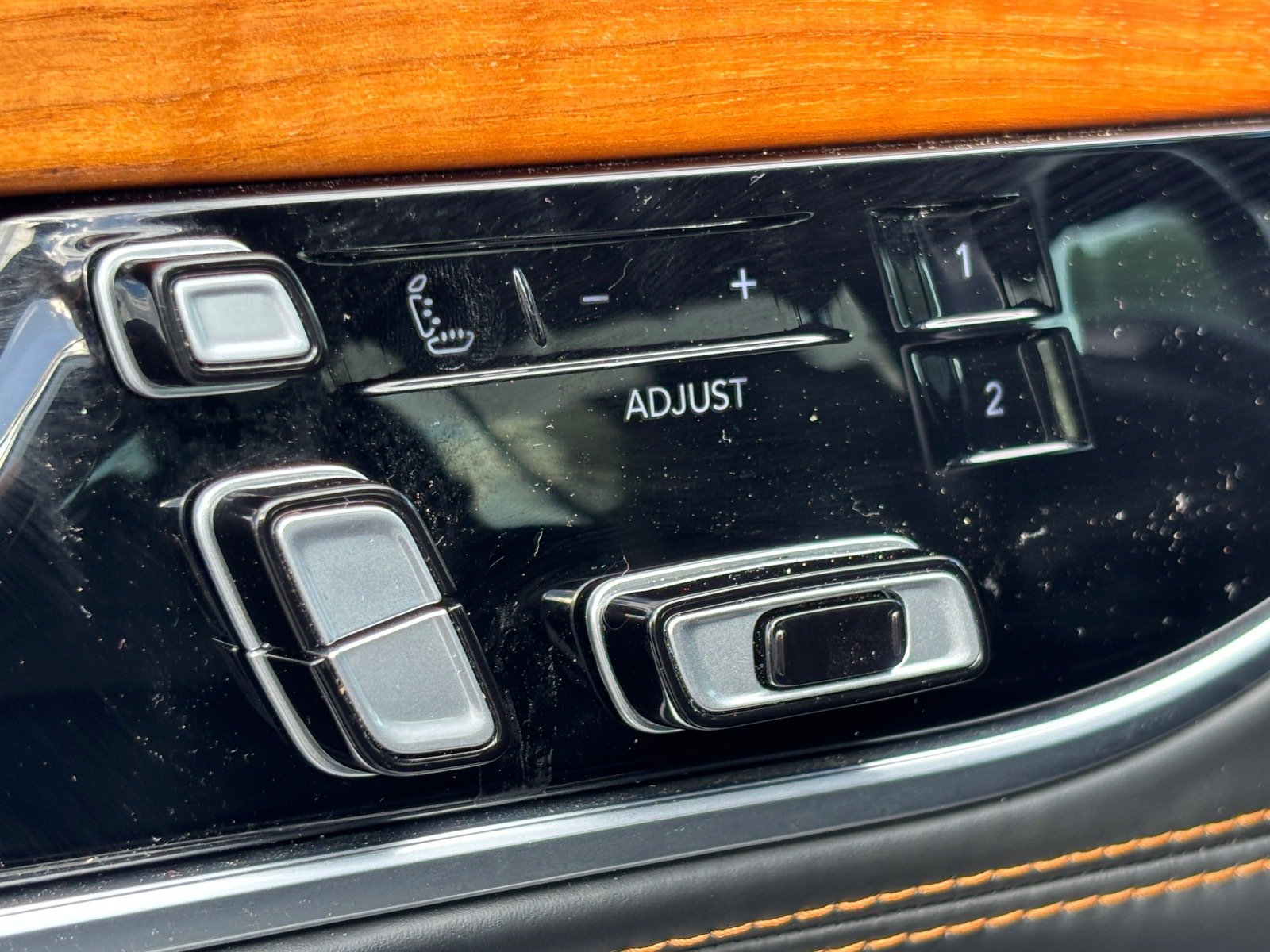 Used 2024 Jeep Grand Wagoneer L Series III AWD/4WD image 27