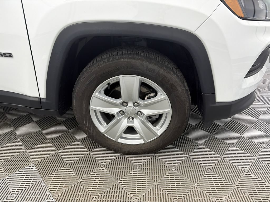 Used 2022 Jeep Compass Latitude FWD image 12