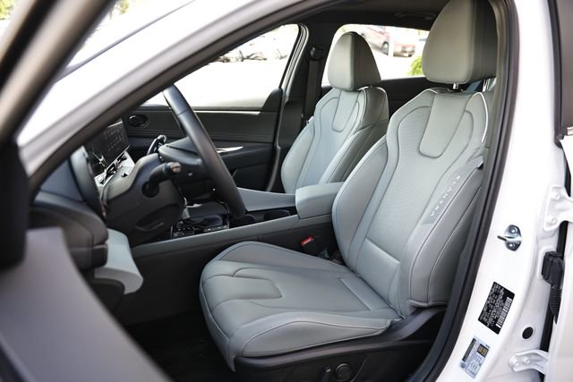 Certified 2025 Hyundai Elantra Limited FWD image 14