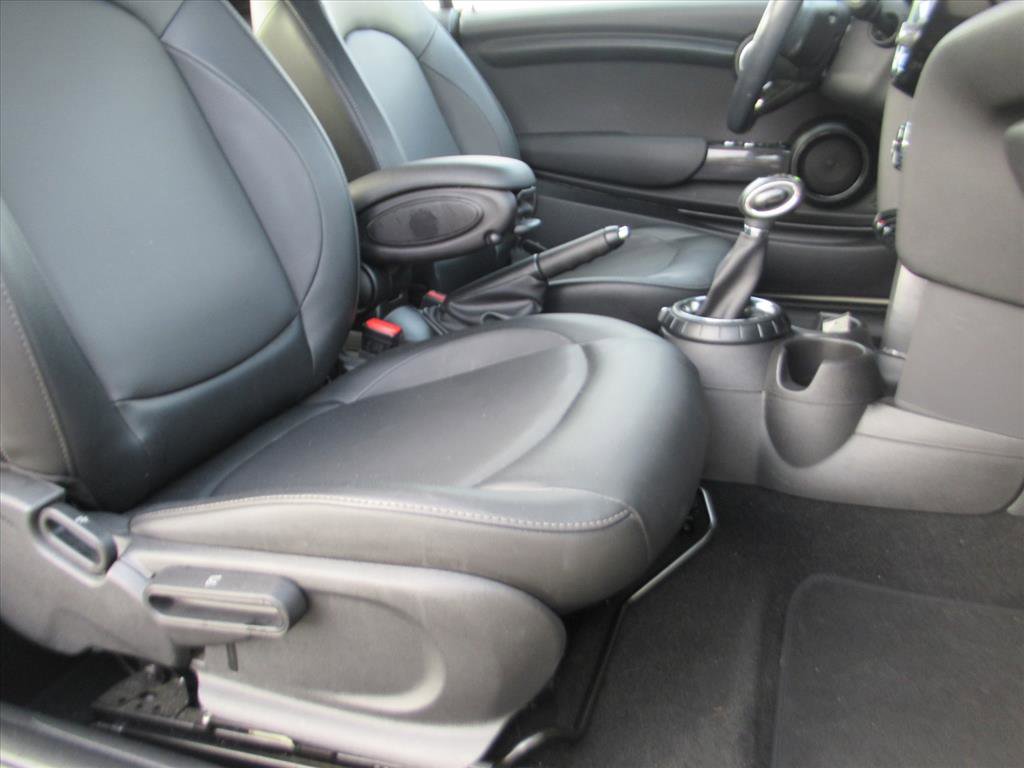 Used 2016 MINI Cooper Convertible image 9