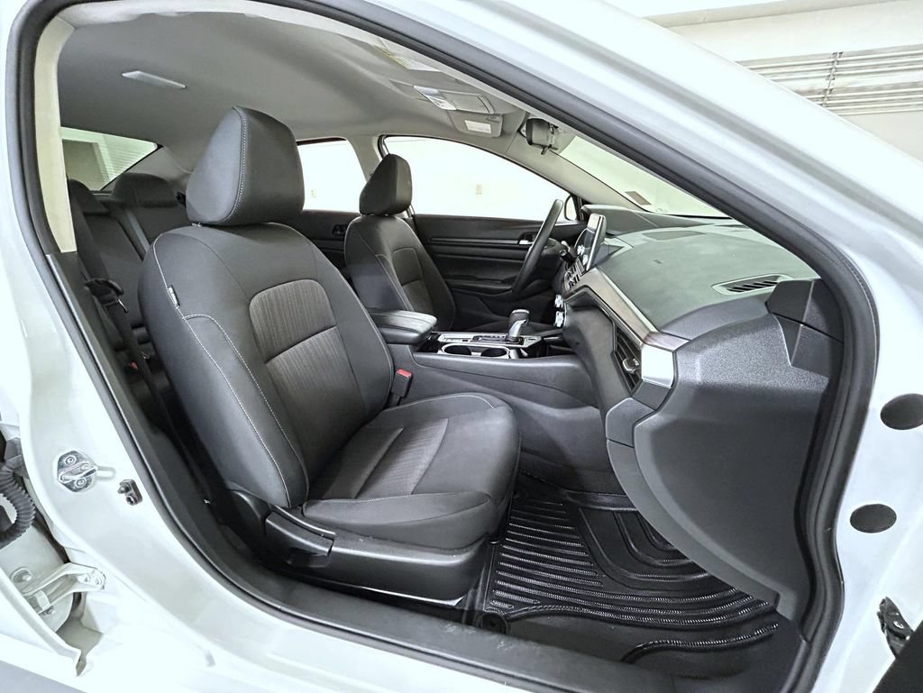 Used 2024 Nissan Altima 2.5 SV AWD/4WD image 16