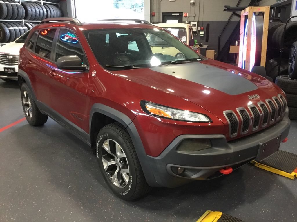Used 2016 Jeep Cherokee Trailhawk w/ Comfort/Convenience Group AWD/4WD image 2