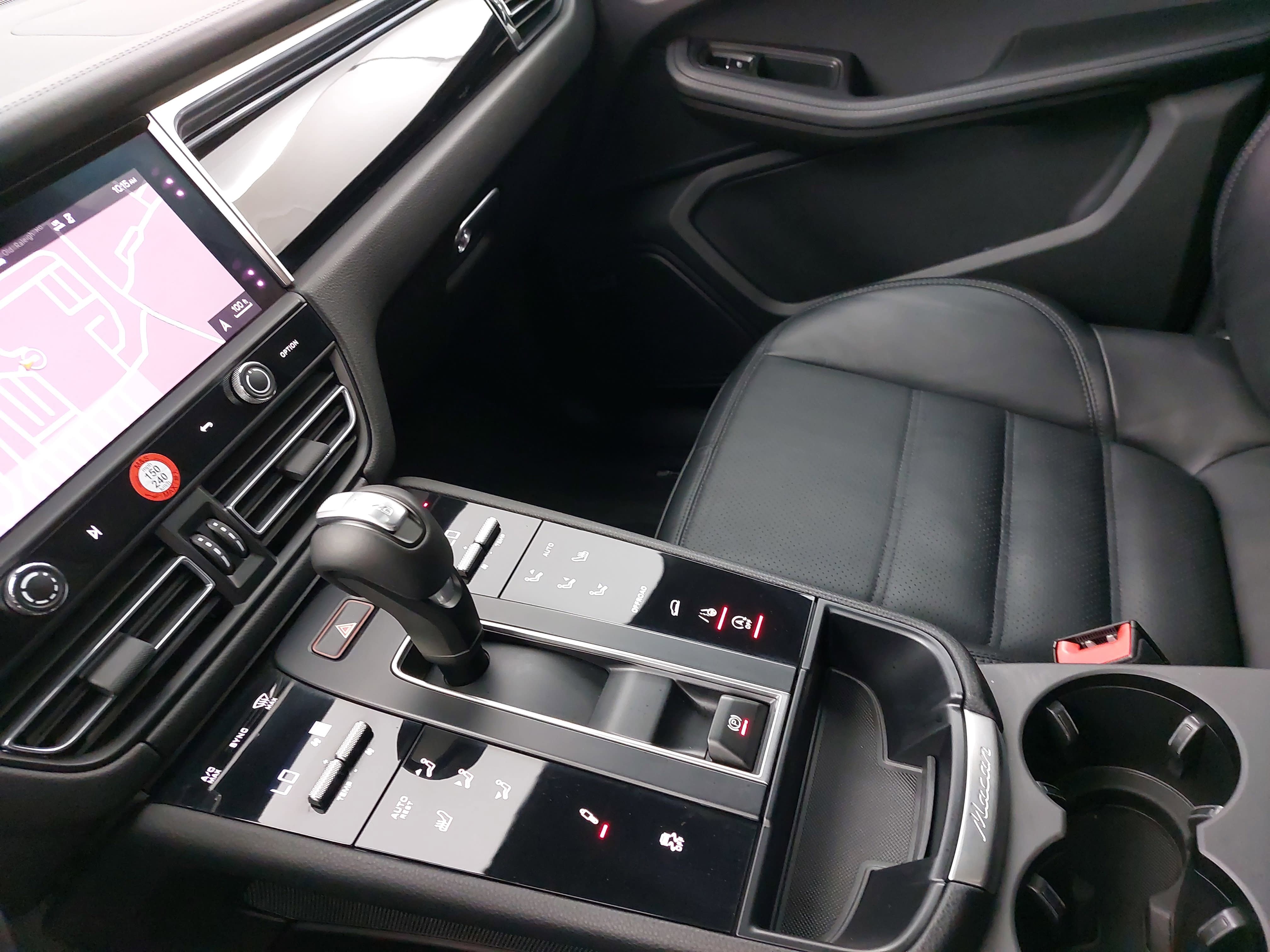 Certified 2024 Porsche Macan Turbo image 27